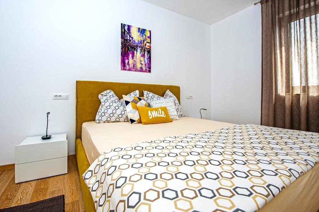 Sunset Luxury Apartment Ровінь Екстер'єр фото