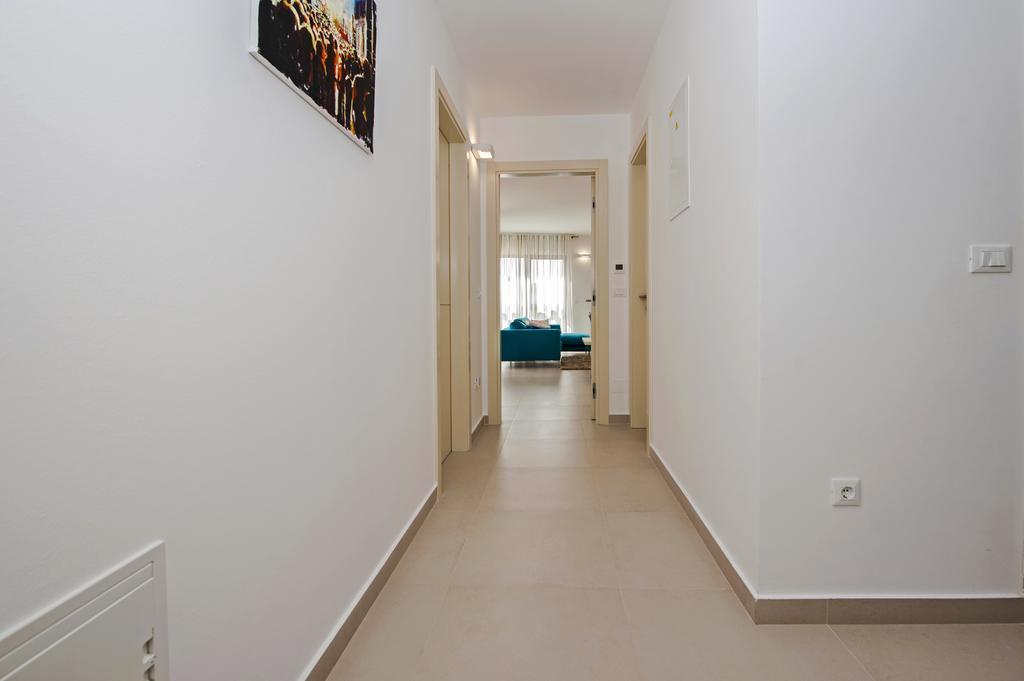 Sunset Luxury Apartment Ровінь Екстер'єр фото