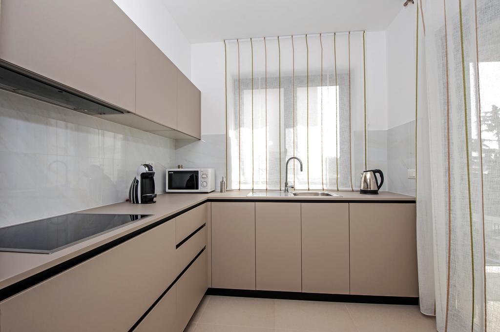 Sunset Luxury Apartment Ровінь Екстер'єр фото